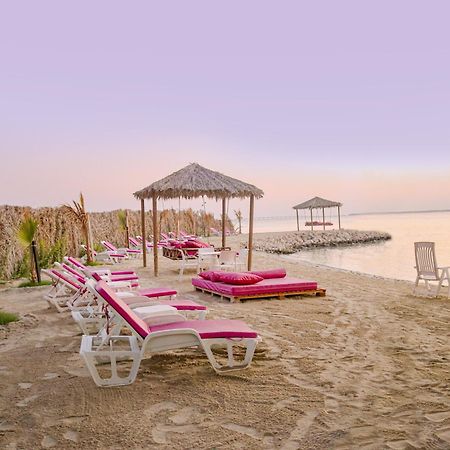 Lagoona Beach Luxury Resort And Spa Al-Manamah Bagian luar foto Beach at the resort