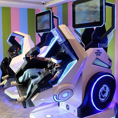 Lagoona Beach Luxury Resort And Spa Al-Manamah Bagian luar foto A racing simulator