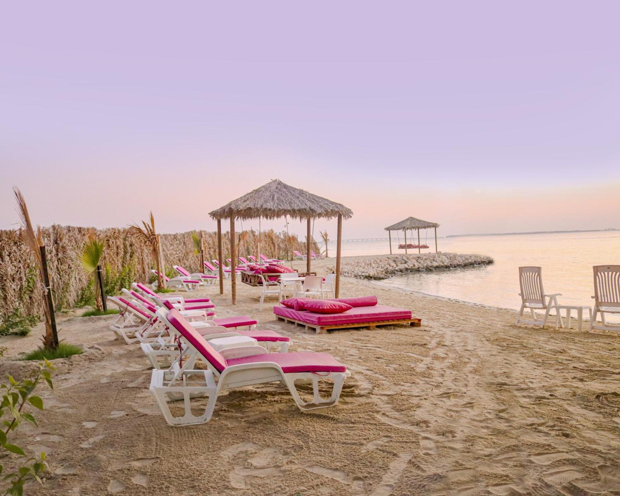 Lagoona Beach Luxury Resort And Spa Al-Manamah Bagian luar foto Beach at the resort