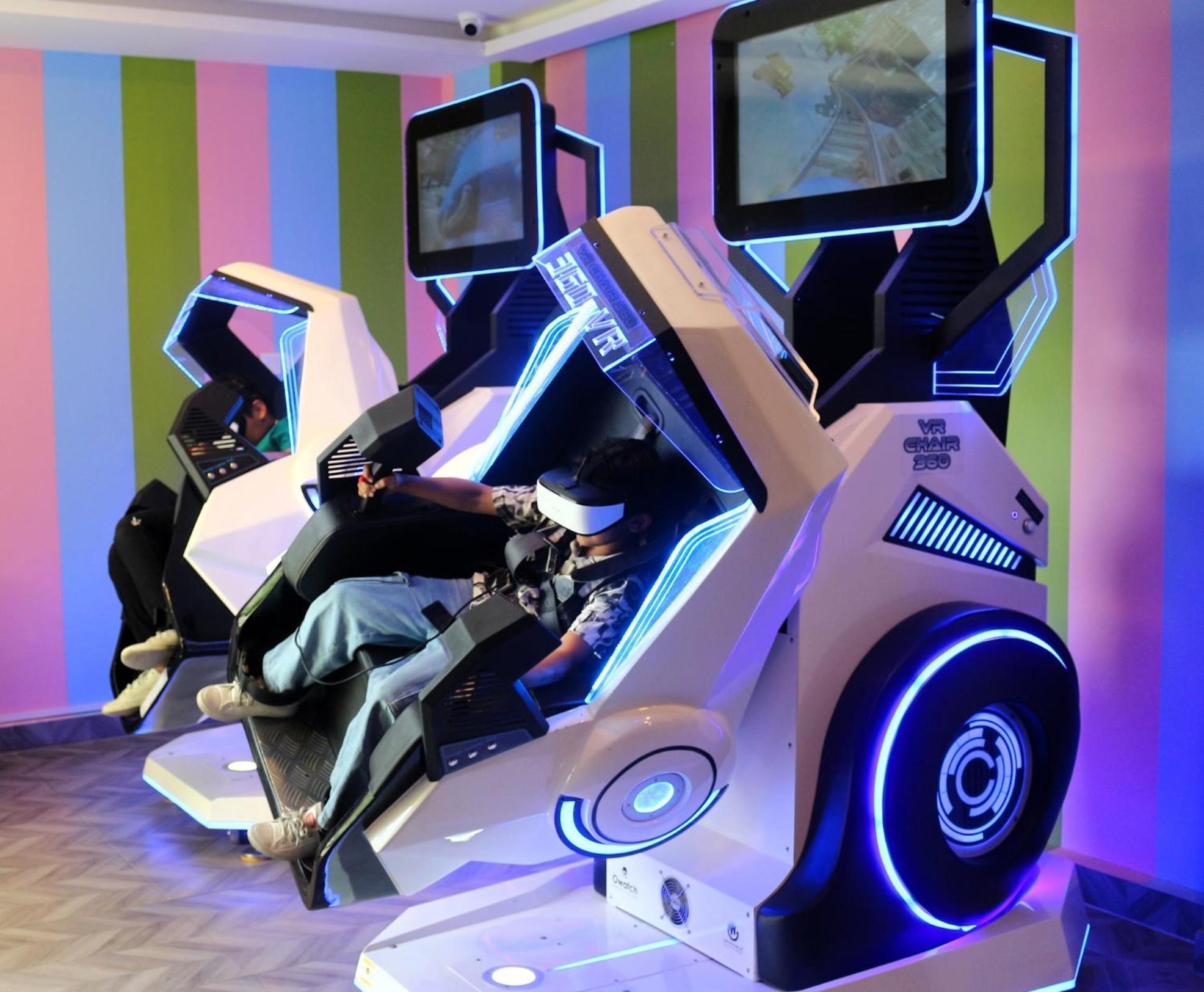Lagoona Beach Luxury Resort And Spa Al-Manamah Bagian luar foto A racing simulator